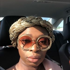 Meet your Posher, Shaquena